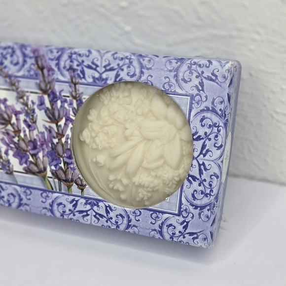 Saponificio Artigianale Fiorentino Lavender Soap Set of 3 Round Floral Bars - Picture 4 of 11
